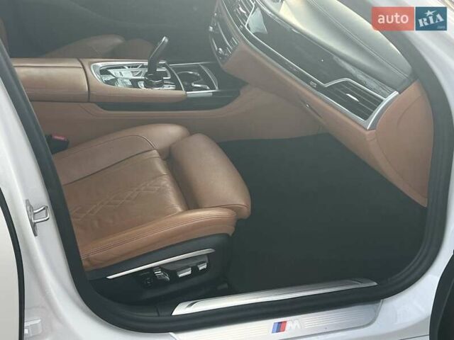 Белый БМВ 7 Серия, объемом двигателя 4.39 л и пробегом 134 тыс. км за 34844 $, фото 19 на Automoto.ua