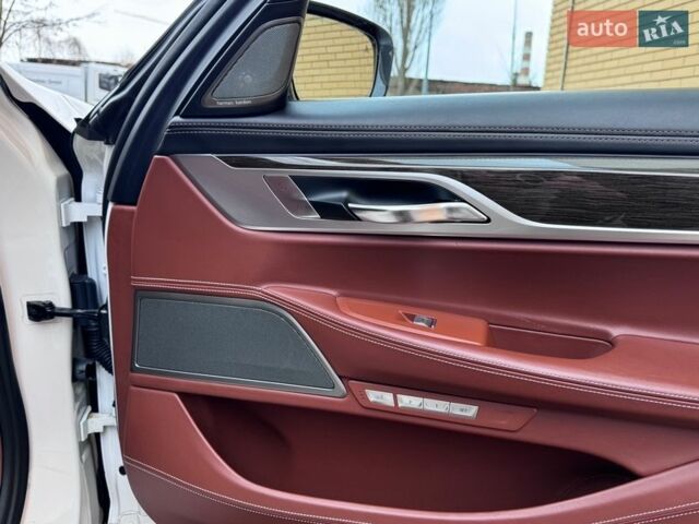 Білий БМВ 7 Серія, об'ємом двигуна 3 л та пробігом 98 тис. км за 45777 $, фото 18 на Automoto.ua