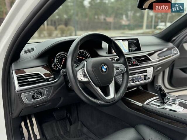 Белый БМВ 7 Серия, объемом двигателя 3 л и пробегом 78 тыс. км за 29700 $, фото 43 на Automoto.ua