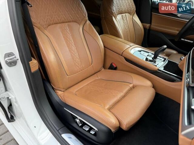 Белый БМВ 7 Серия, объемом двигателя 3 л и пробегом 116 тыс. км за 32500 $, фото 32 на Automoto.ua