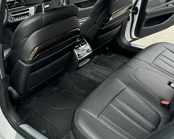 Белый БМВ 7 Серия, объемом двигателя 3 л и пробегом 78 тыс. км за 29700 $, фото 59 на Automoto.ua