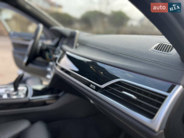 Белый БМВ 7 Серия, объемом двигателя 2.99 л и пробегом 200 тыс. км за 35000 $, фото 49 на Automoto.ua