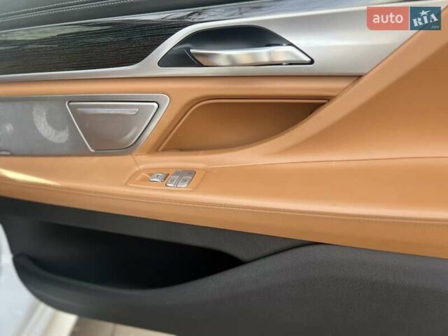 Белый БМВ 7 Серия, объемом двигателя 4.39 л и пробегом 134 тыс. км за 34844 $, фото 59 на Automoto.ua