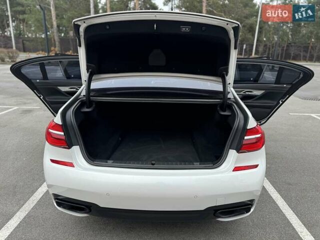 Белый БМВ 7 Серия, объемом двигателя 3 л и пробегом 78 тыс. км за 29700 $, фото 27 на Automoto.ua