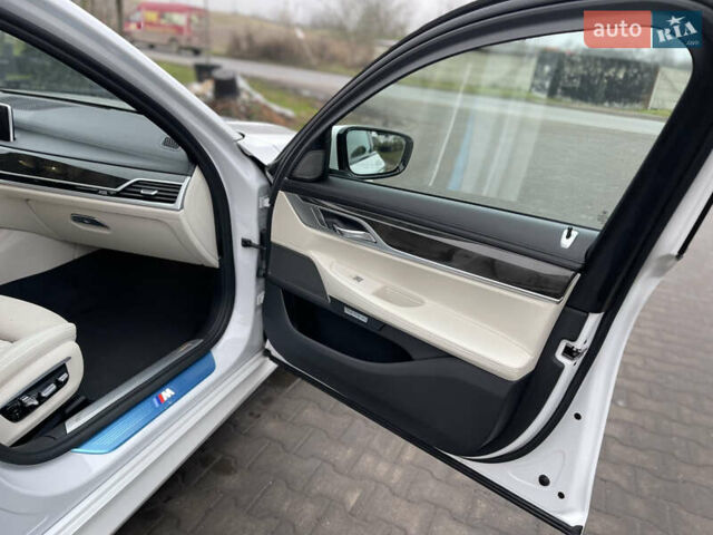 Белый БМВ 7 Серия, объемом двигателя 3 л и пробегом 167 тыс. км за 28000 $, фото 26 на Automoto.ua