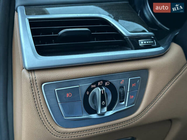 Белый БМВ 7 Серия, объемом двигателя 2 л и пробегом 70 тыс. км за 35500 $, фото 74 на Automoto.ua