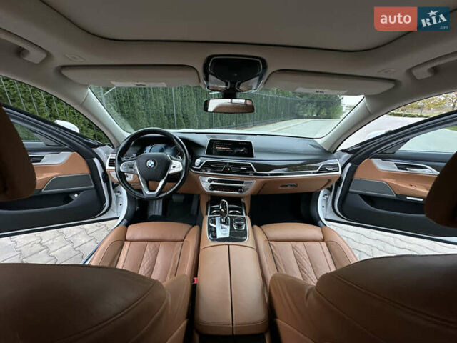 Белый БМВ 7 Серия, объемом двигателя 2 л и пробегом 70 тыс. км за 35500 $, фото 54 на Automoto.ua