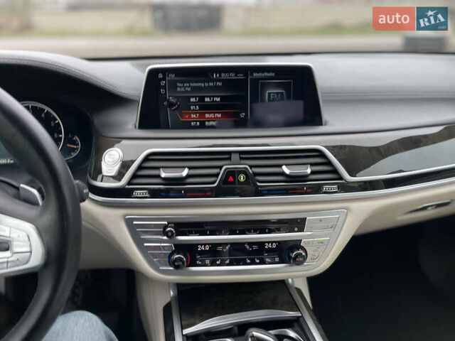 Белый БМВ 7 Серия, объемом двигателя 3 л и пробегом 167 тыс. км за 28000 $, фото 35 на Automoto.ua