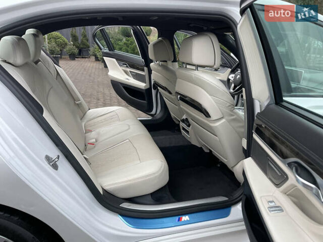 Белый БМВ 7 Серия, объемом двигателя 3 л и пробегом 167 тыс. км за 28000 $, фото 16 на Automoto.ua