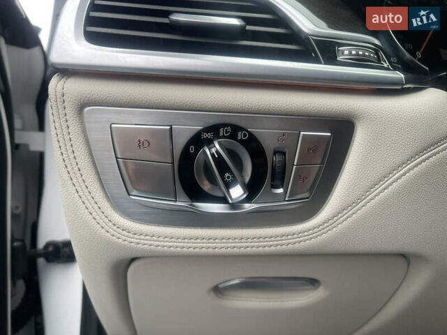 Белый БМВ 7 Серия, объемом двигателя 3 л и пробегом 167 тыс. км за 28000 $, фото 38 на Automoto.ua