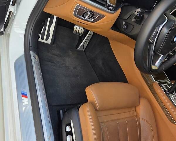 Белый БМВ 7 Серия, объемом двигателя 3 л и пробегом 100 тыс. км за 35000 $, фото 12 на Automoto.ua
