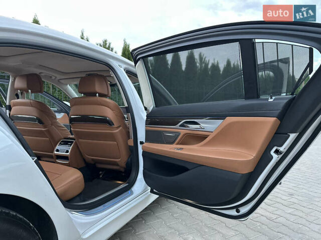 Белый БМВ 7 Серия, объемом двигателя 2 л и пробегом 70 тыс. км за 35500 $, фото 49 на Automoto.ua