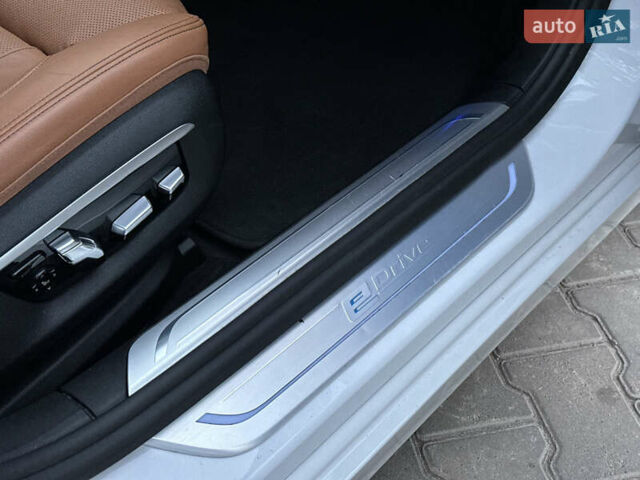 Белый БМВ 7 Серия, объемом двигателя 2 л и пробегом 70 тыс. км за 35500 $, фото 83 на Automoto.ua