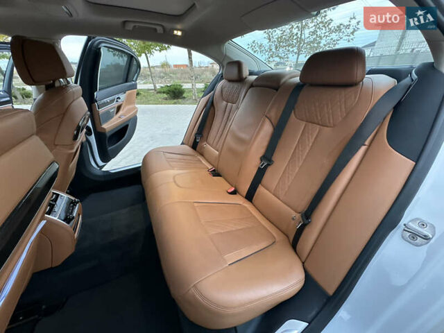 Белый БМВ 7 Серия, объемом двигателя 2 л и пробегом 70 тыс. км за 35500 $, фото 41 на Automoto.ua