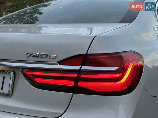 Белый БМВ 7 Серия, объемом двигателя 2 л и пробегом 70 тыс. км за 35500 $, фото 34 на Automoto.ua