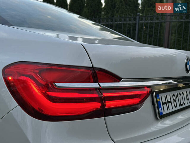 Белый БМВ 7 Серия, объемом двигателя 2 л и пробегом 70 тыс. км за 35500 $, фото 33 на Automoto.ua