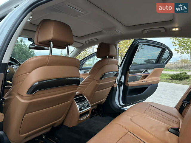 Белый БМВ 7 Серия, объемом двигателя 2 л и пробегом 70 тыс. км за 35500 $, фото 4 на Automoto.ua