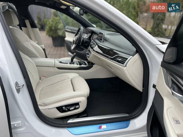 Белый БМВ 7 Серия, объемом двигателя 3 л и пробегом 167 тыс. км за 28000 $, фото 24 на Automoto.ua