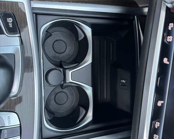 Білий БМВ 7 Серія, об'ємом двигуна 3 л та пробігом 146 тис. км за 40700 $, фото 28 на Automoto.ua