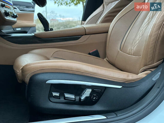 Белый БМВ 7 Серия, объемом двигателя 2 л и пробегом 70 тыс. км за 35500 $, фото 77 на Automoto.ua