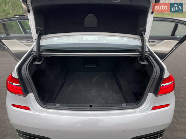 Белый БМВ 7 Серия, объемом двигателя 3 л и пробегом 167 тыс. км за 28000 $, фото 23 на Automoto.ua