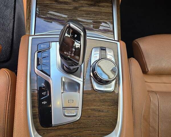 Білий БМВ 7 Серія, об'ємом двигуна 3 л та пробігом 100 тис. км за 33500 $, фото 12 на Automoto.ua