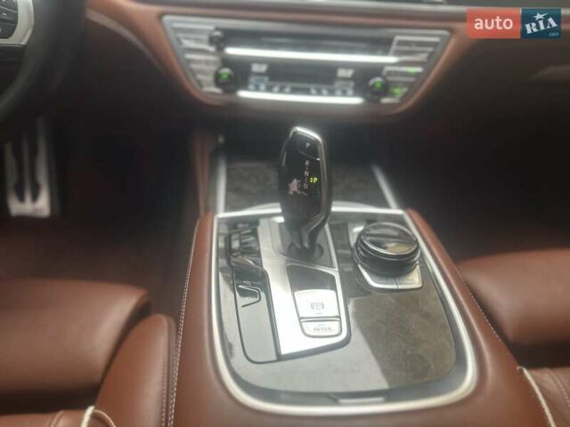 Белый БМВ 7 Серия, объемом двигателя 3 л и пробегом 120 тыс. км за 41000 $, фото 17 на Automoto.ua