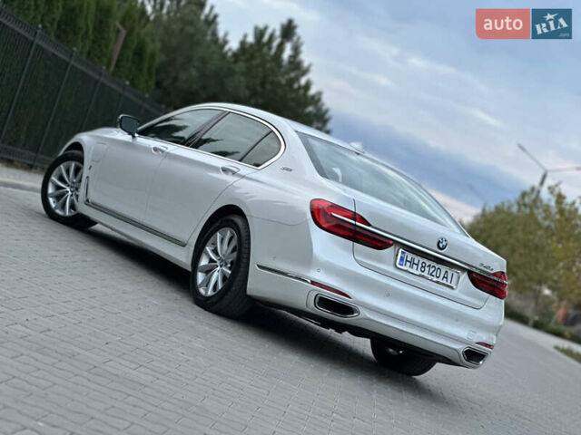 Белый БМВ 7 Серия, объемом двигателя 2 л и пробегом 70 тыс. км за 35500 $, фото 32 на Automoto.ua