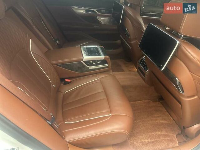 Белый БМВ 7 Серия, объемом двигателя 3 л и пробегом 120 тыс. км за 41000 $, фото 11 на Automoto.ua