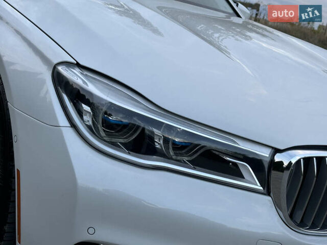 Белый БМВ 7 Серия, объемом двигателя 2 л и пробегом 70 тыс. км за 35500 $, фото 21 на Automoto.ua