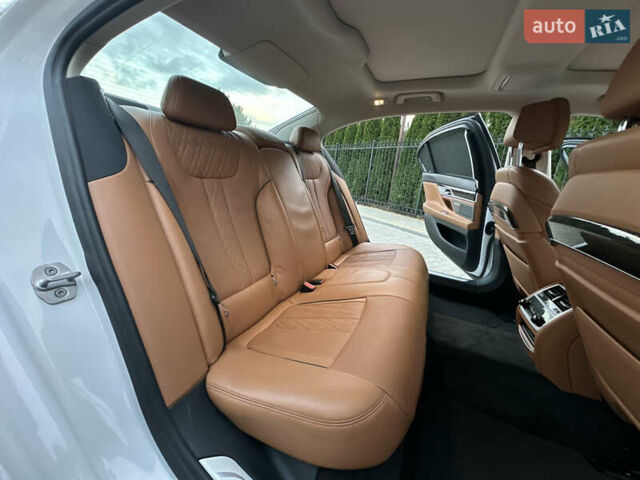 Белый БМВ 7 Серия, объемом двигателя 2 л и пробегом 70 тыс. км за 35500 $, фото 47 на Automoto.ua