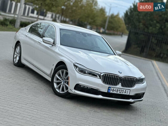 Белый БМВ 7 Серия, объемом двигателя 2 л и пробегом 70 тыс. км за 35500 $, фото 11 на Automoto.ua