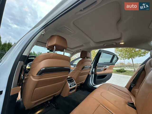 Белый БМВ 7 Серия, объемом двигателя 2 л и пробегом 70 тыс. км за 35500 $, фото 46 на Automoto.ua