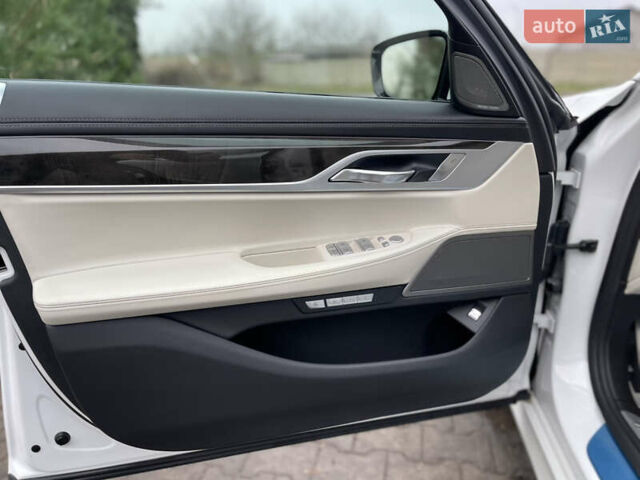 Белый БМВ 7 Серия, объемом двигателя 3 л и пробегом 167 тыс. км за 28000 $, фото 28 на Automoto.ua