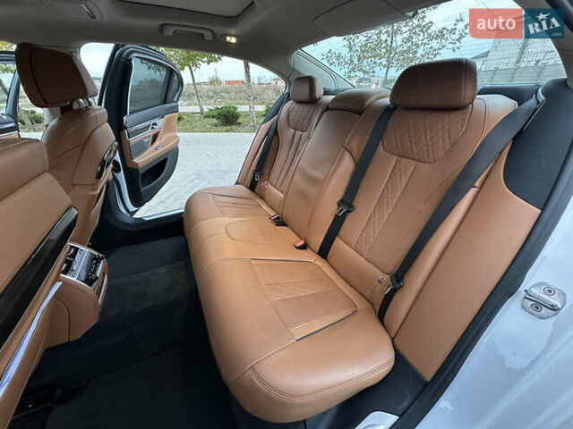 Белый БМВ 7 Серия, объемом двигателя 2 л и пробегом 70 тыс. км за 35500 $, фото 40 на Automoto.ua