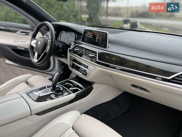 Белый БМВ 7 Серия, объемом двигателя 3 л и пробегом 167 тыс. км за 28000 $, фото 25 на Automoto.ua