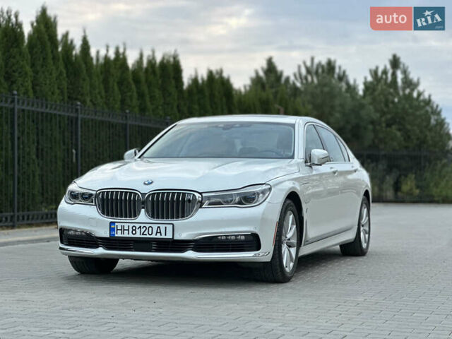 Белый БМВ 7 Серия, объемом двигателя 2 л и пробегом 70 тыс. км за 35500 $, фото 19 на Automoto.ua