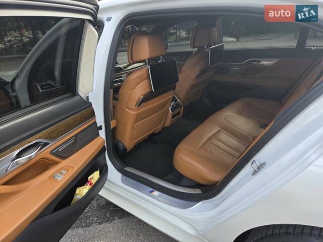 Белый БМВ 7 Серия, объемом двигателя 3 л и пробегом 100 тыс. км за 35000 $, фото 9 на Automoto.ua