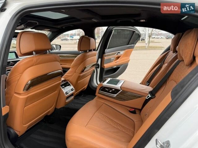 Белый БМВ 7 Серия, объемом двигателя 2.99 л и пробегом 108 тыс. км за 47500 $, фото 66 на Automoto.ua