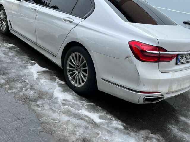 Белый БМВ 7 Серия, объемом двигателя 2 л и пробегом 223 тыс. км за 29499 $, фото 1 на Automoto.ua