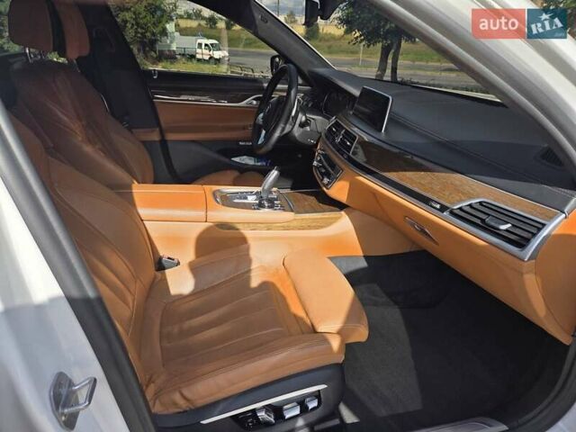 Білий БМВ 7 Серія, об'ємом двигуна 3 л та пробігом 100 тис. км за 33500 $, фото 11 на Automoto.ua