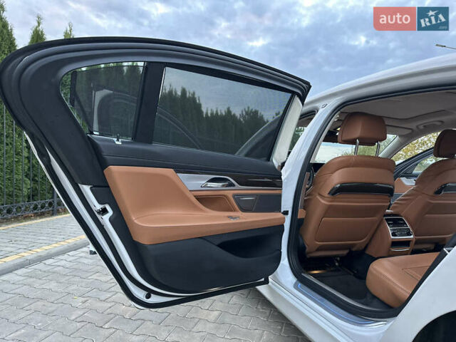Белый БМВ 7 Серия, объемом двигателя 2 л и пробегом 70 тыс. км за 35500 $, фото 42 на Automoto.ua
