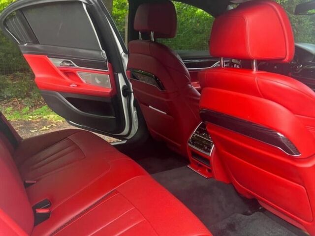 Белый БМВ 7 Серия, объемом двигателя 4.4 л и пробегом 70 тыс. км за 40000 $, фото 6 на Automoto.ua