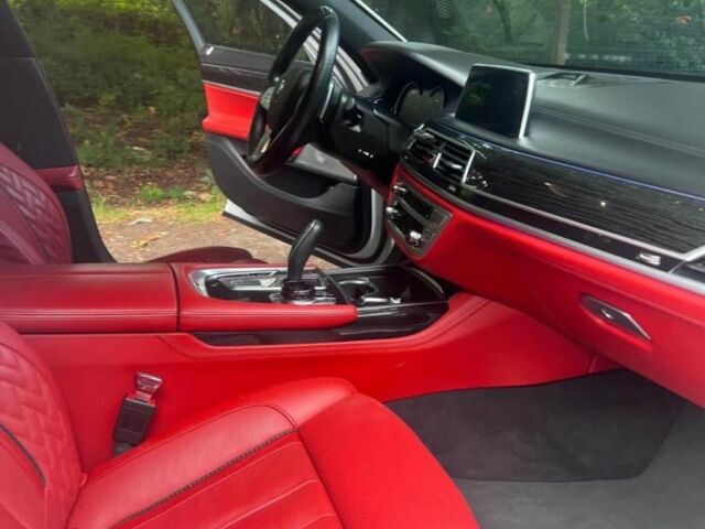 Белый БМВ 7 Серия, объемом двигателя 4.4 л и пробегом 70 тыс. км за 40000 $, фото 5 на Automoto.ua