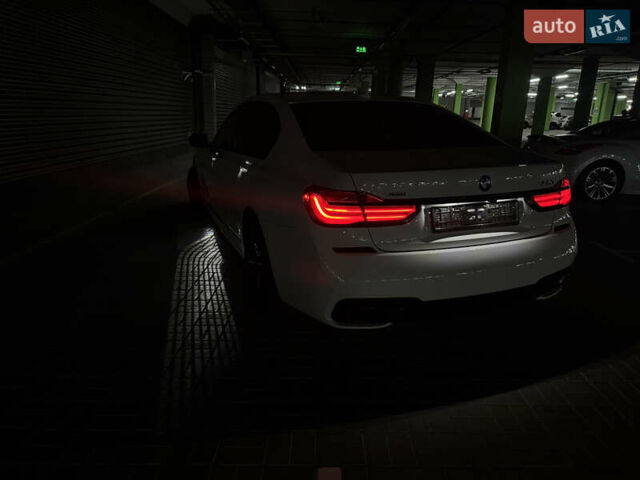 Белый БМВ 7 Серия, объемом двигателя 4.39 л и пробегом 87 тыс. км за 37000 $, фото 45 на Automoto.ua