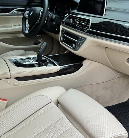 Белый БМВ 7 Серия, объемом двигателя 4.39 л и пробегом 84 тыс. км за 35400 $, фото 41 на Automoto.ua