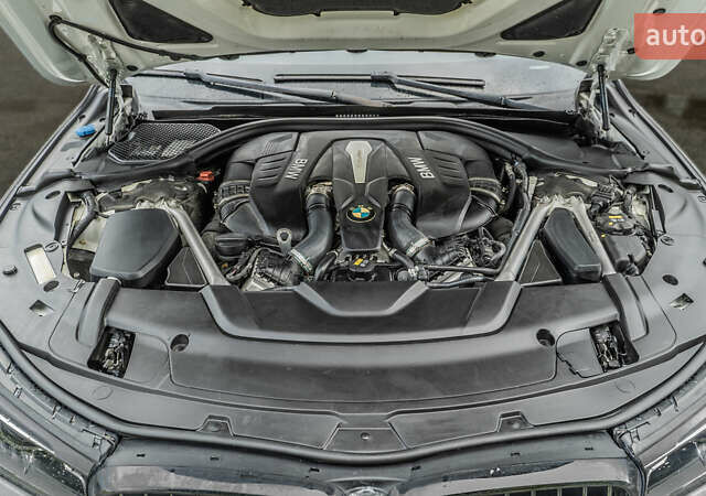 Белый БМВ 7 Серия, объемом двигателя 4.39 л и пробегом 116 тыс. км за 40000 $, фото 35 на Automoto.ua