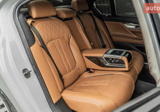 Белый БМВ 7 Серия, объемом двигателя 4.39 л и пробегом 116 тыс. км за 40000 $, фото 21 на Automoto.ua