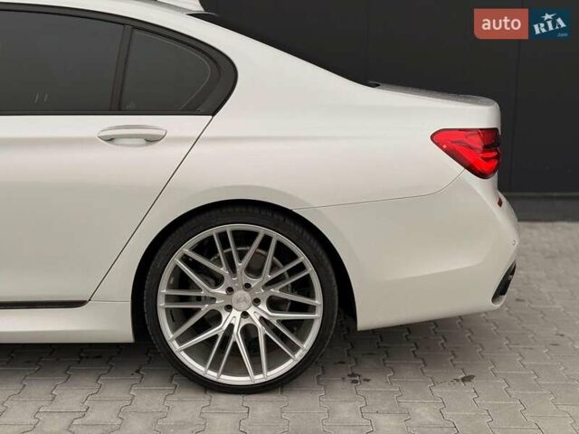 Белый БМВ 7 Серия, объемом двигателя 3 л и пробегом 113 тыс. км за 28440 $, фото 19 на Automoto.ua