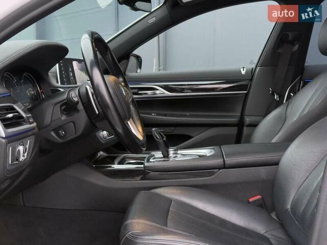 Белый БМВ 7 Серия, объемом двигателя 3 л и пробегом 113 тыс. км за 28440 $, фото 12 на Automoto.ua